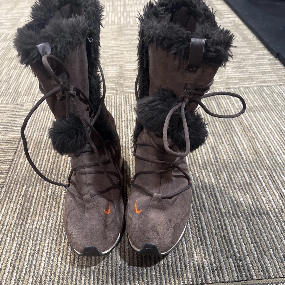 Nike Winter Boots Women 7.5 Brown Orange Blue Zip Suede Faux Fur Snow 311959-281